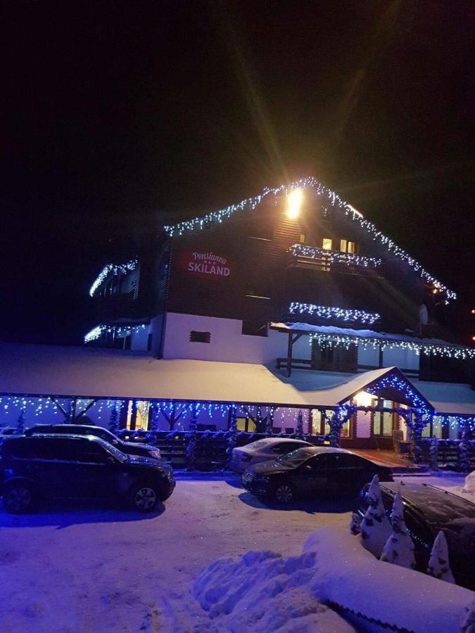 Pensiunea Skiland Muntele Baisorii Esterno foto